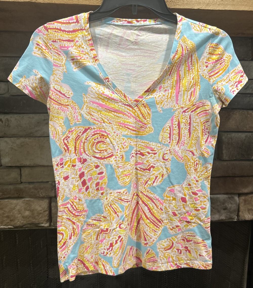 Women’s LILLY PULITZER Breakwater Blue V Neck Short Sleeve Shirt XS *A2